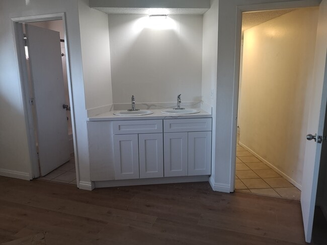 Photo - 4632 Canoga St