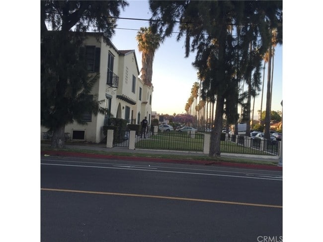 Building Photo - 10TH