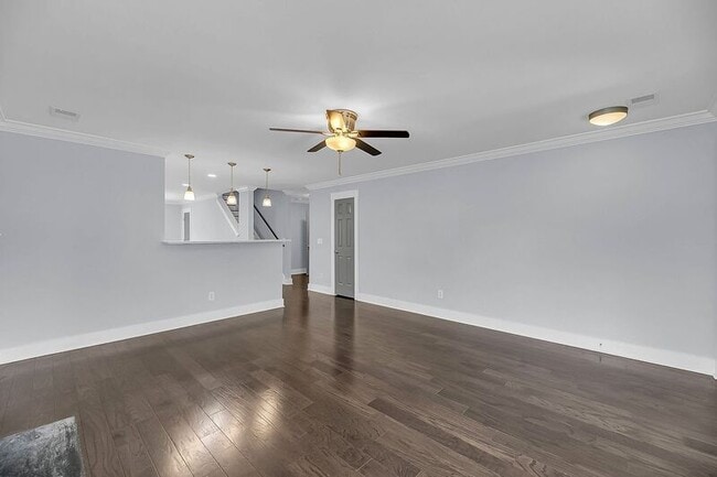 Photo - 2477 Melville Rd