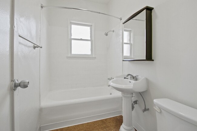 Photo - Hampshire Apartments