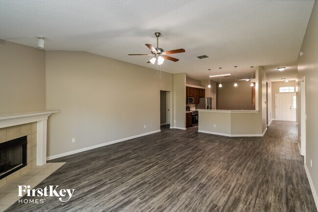 Photo - 182 Greenfield Dr