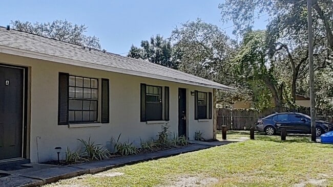 Building Photo - 923 E Poinsettia Ave Unit B Rental