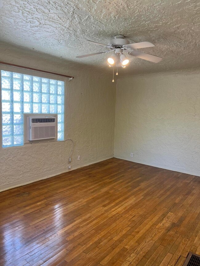 Photo - 1230 Montrose Pl SW