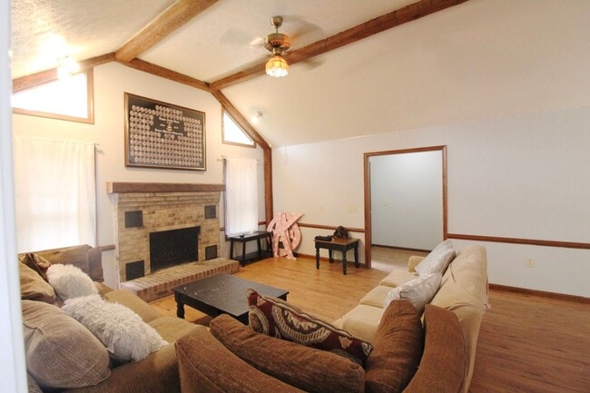 Photo - 706 Greenbriar Dr