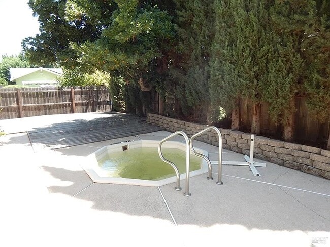 Photo - 400 Seville Pl