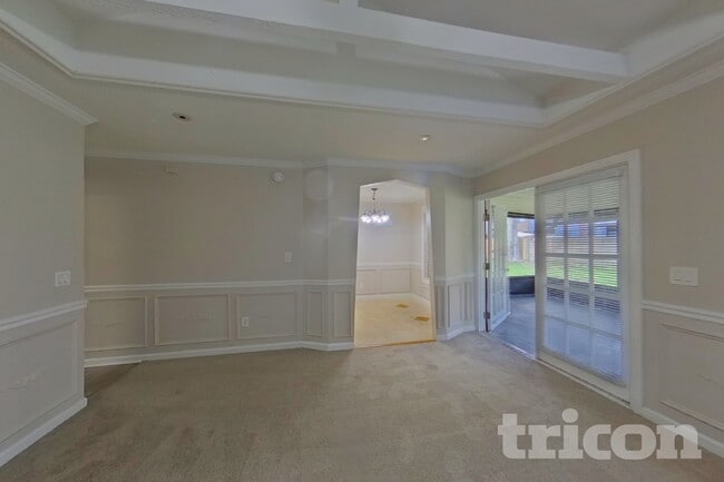 Photo - 4324 Queensway Dr