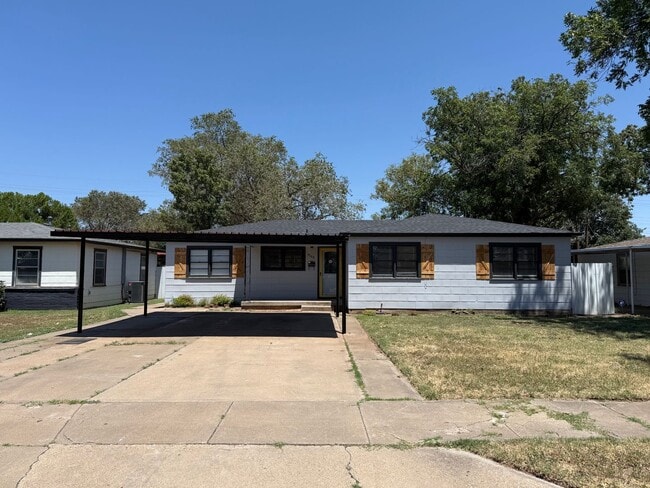 Building Photo - August move in Rental