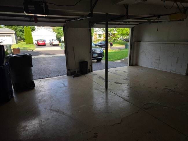 Photo - 7857 Cobdon Ave