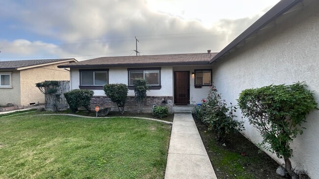 Photo - 2004 Robbie Ave