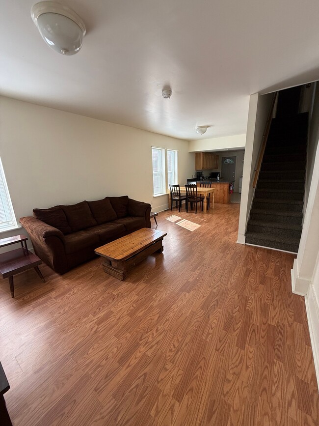 Photo - 451 E 4th St