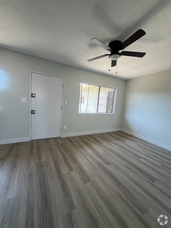 Building Photo - 8029 S Hoover St Unit 15 Rental