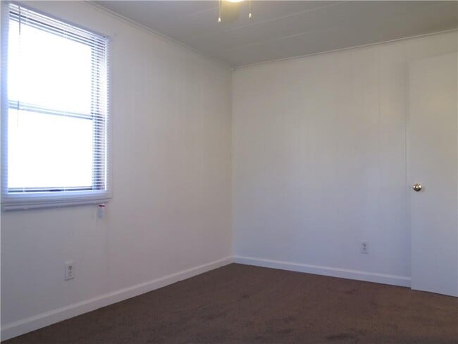 Photo - 2555 Lloyd Rd