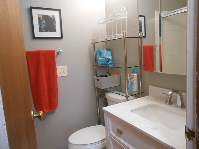 Photo - 7570 Foxridge Way Unit B