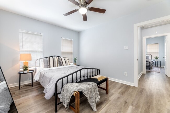 Photo - 2805 Isabella St