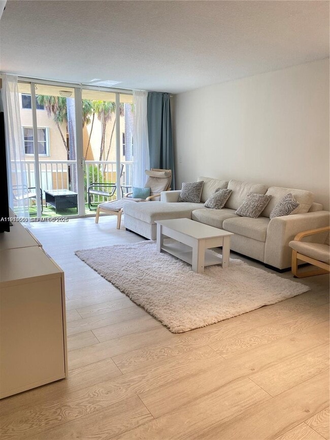 Photo - 1350 SE 3rd Ave Unidad 212