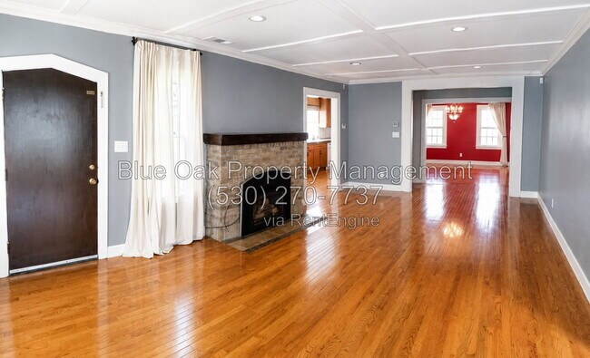 Photo - 687 E 8th St