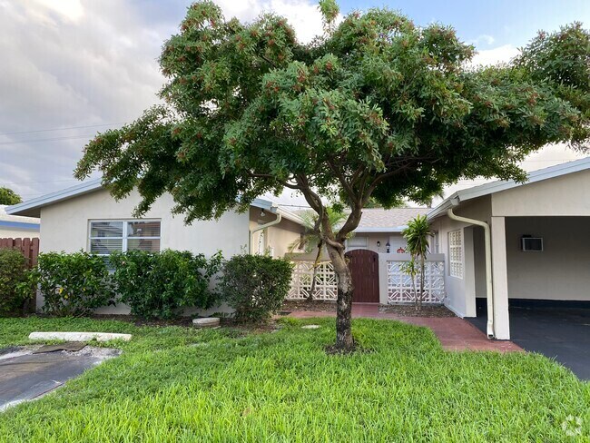 Building Photo - 1720 NE 56th St Unit 1 Rental