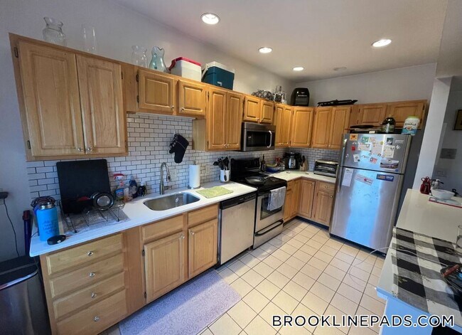 1404 Beacon St Unit 3