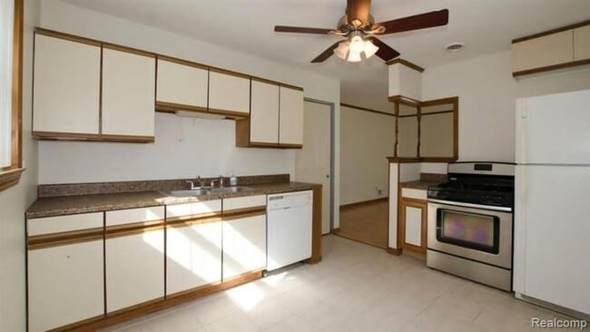 Photo - 27791 Groveland St