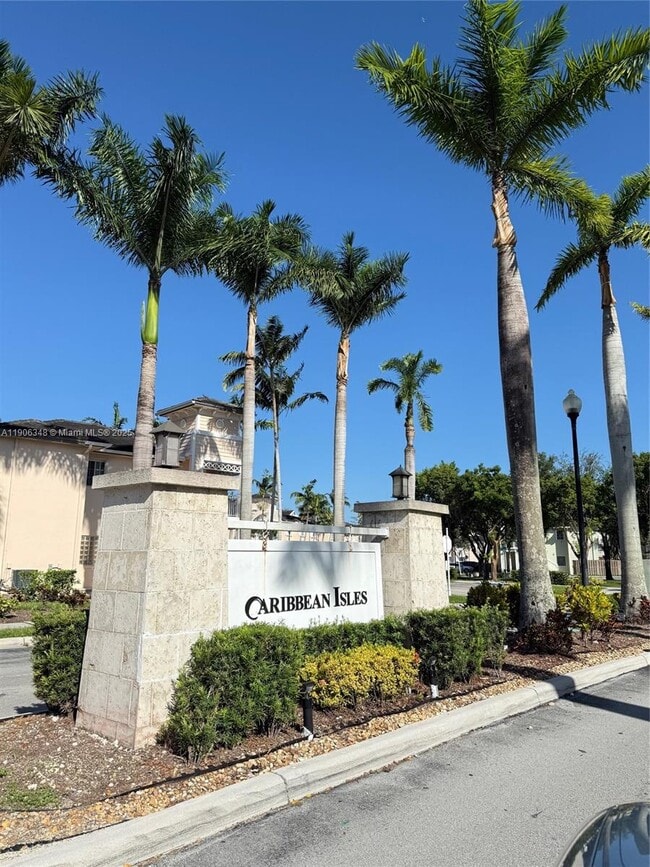 Building Photo - 2665 NE 4th St Unit 201