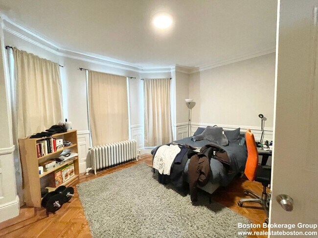 Photo - Perfect apartment for Social Students near NEU! Spacious, Yard, Parking & more!