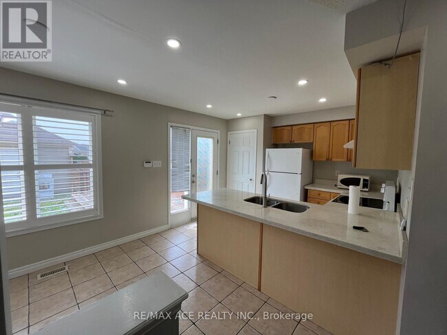 Photo - 46 Gas Lamp Ln
