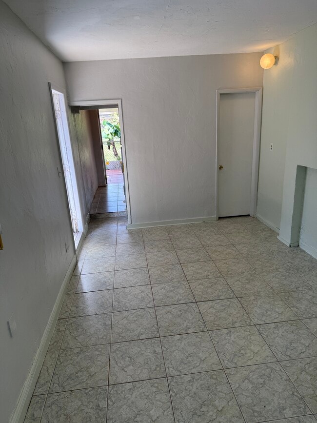 Studio - 6387 Coral Way Unit Studio