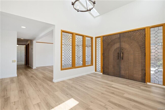 Photo - 16347 Mandalay Dr