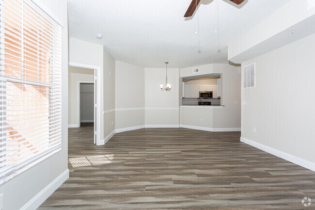 2BR, 2BA - 1126SF