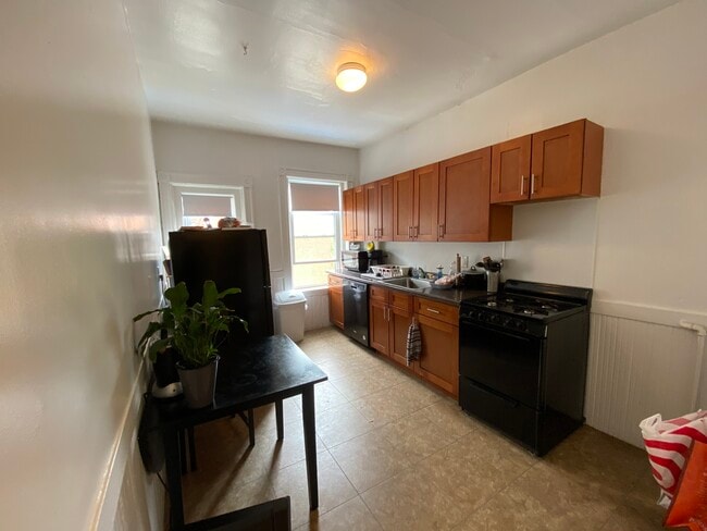 Building Photo - 11 Mount Hood Rd Unit 6 Rental