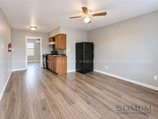 102 S Holland Ave