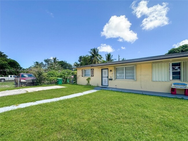 Building Photo - 1050 NW 103rd St Unit 1050 Rental