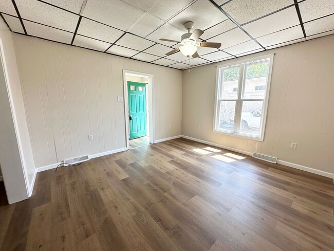 Building Photo - 1 Bedroom with Bonus Room in Lebanon! Rental