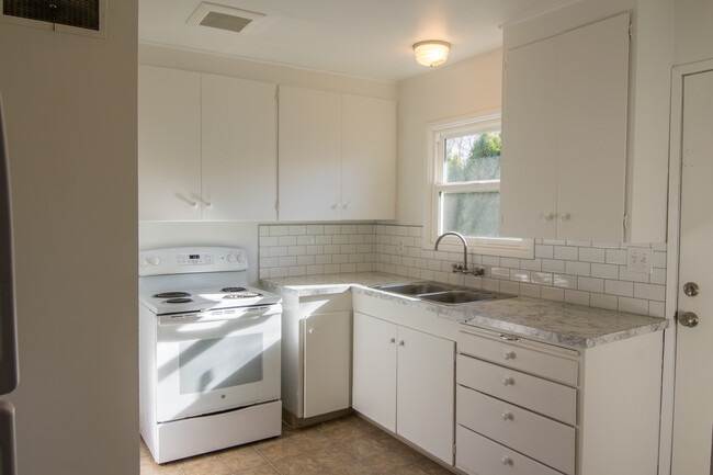 Photo - 8608 SE Bybee Blvd