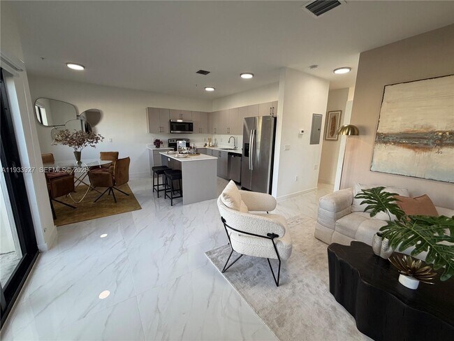 Building Photo - 2308 E 4th Ave Unit 206