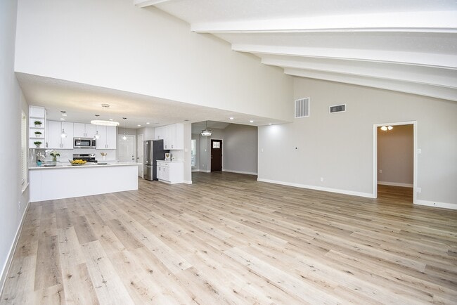 Photo - 2835 Colony Dr