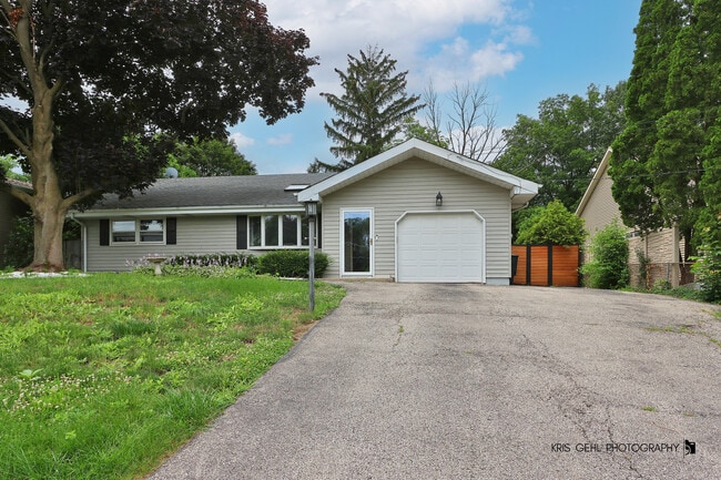 Photo - 304 Hazelwood Dr House