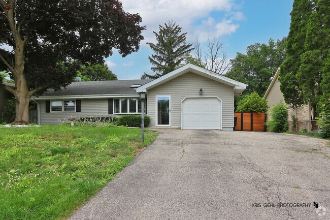 Building Photo - 304 Hazelwood Dr Rental
