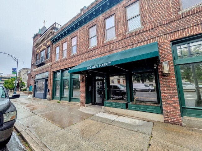 Building Photo - 220 W Market St Unit #311