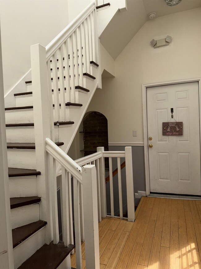 Photo - 998 Broadway