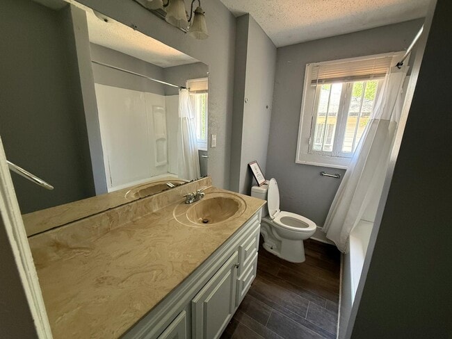 Photo - 1126 Boulevard