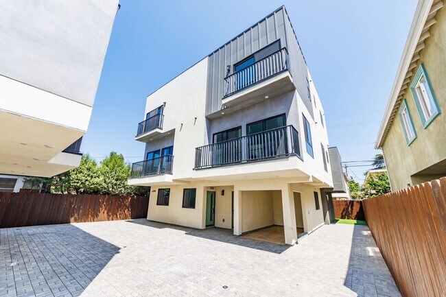 Photo - Boutique Hollywood Living | Stylish 2-Bed ... Apartment Unit 1330 1/4 Tamarind Ave
