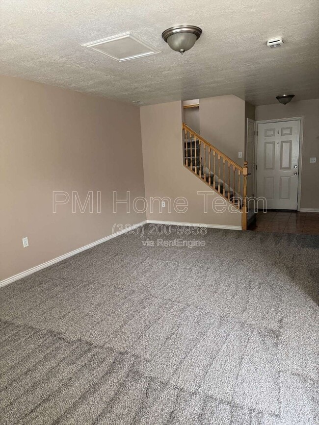 Photo - 652 W 800 N