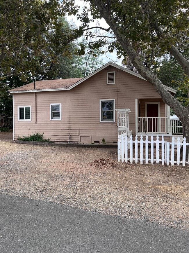 Photo - PENRYN PROPERTY 2 BEDROOM & 1 BATH