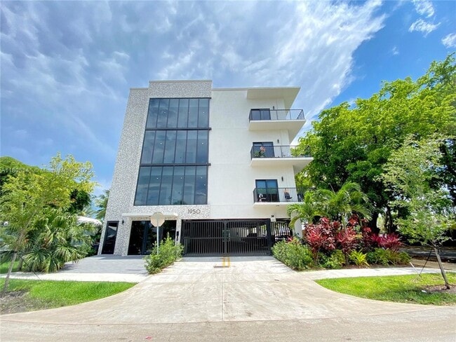 Photo - 1950 Fletcher St Unidad 205