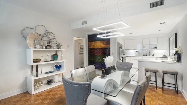 Photo - 1311 S Beverly Glen Blvd Unidad 1311