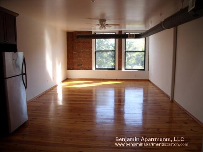 Building Photo - 600 Columbia Rd Unit 26