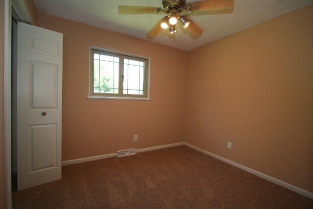 Photo - 2213 Saginaw Rd SE