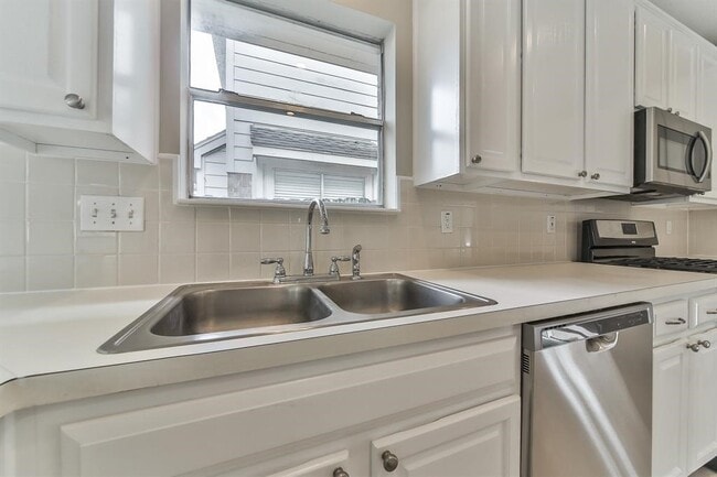 Building Photo - 3107 Towering Oak St