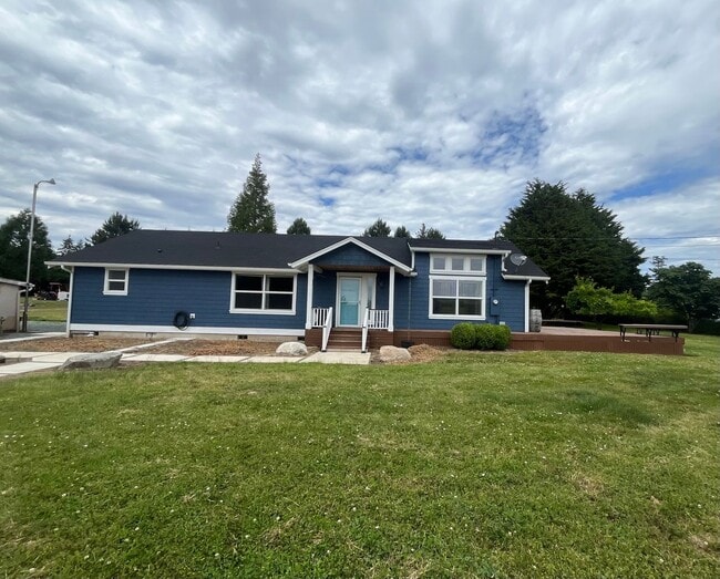Building Photo - Beautiful 3 Bed 2 Bath on Guemes Island